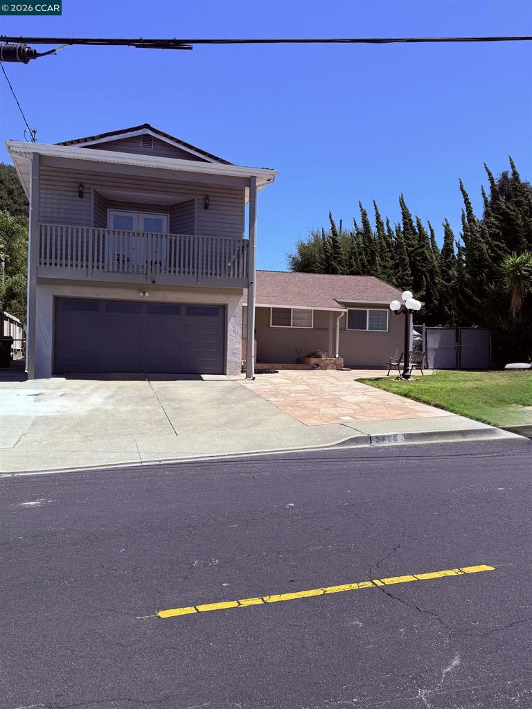 2626 Shamrock Dr Property Photo 1
