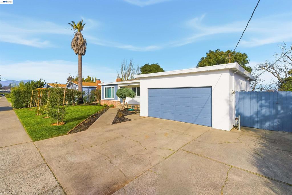 1382 Donna St Property Photo 2