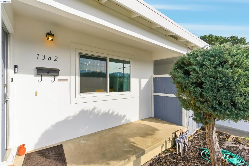 1382 Donna St Property Photo 7