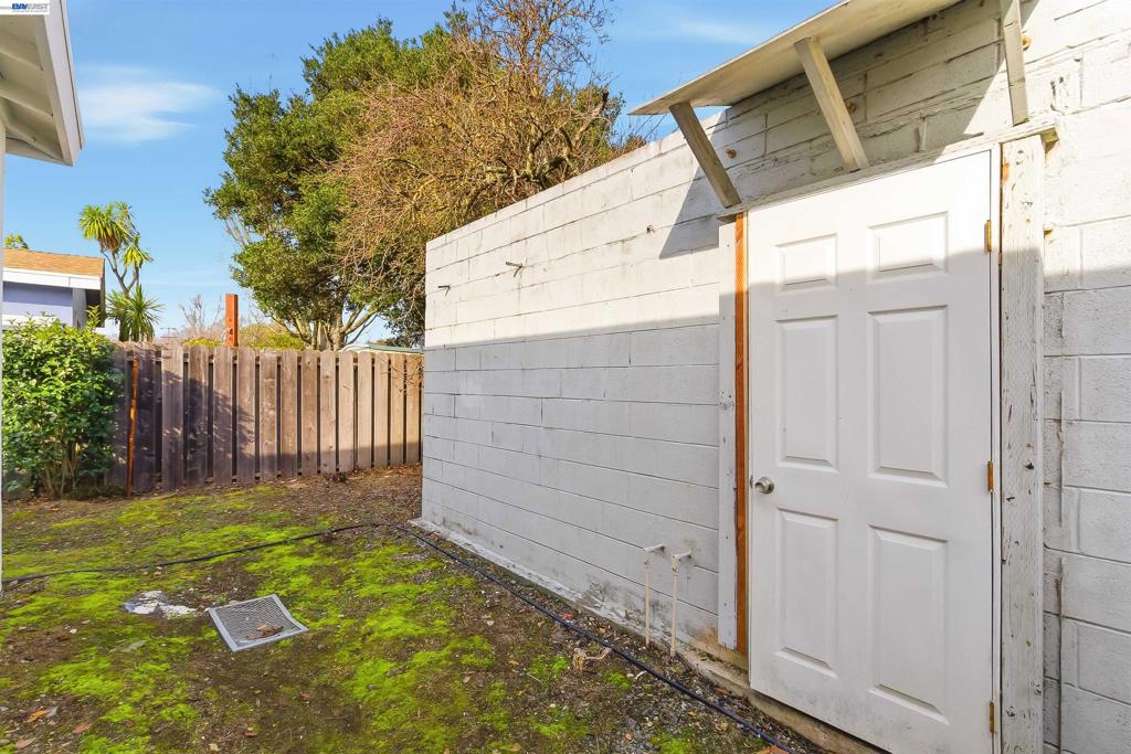 1382 Donna St Property Photo 19