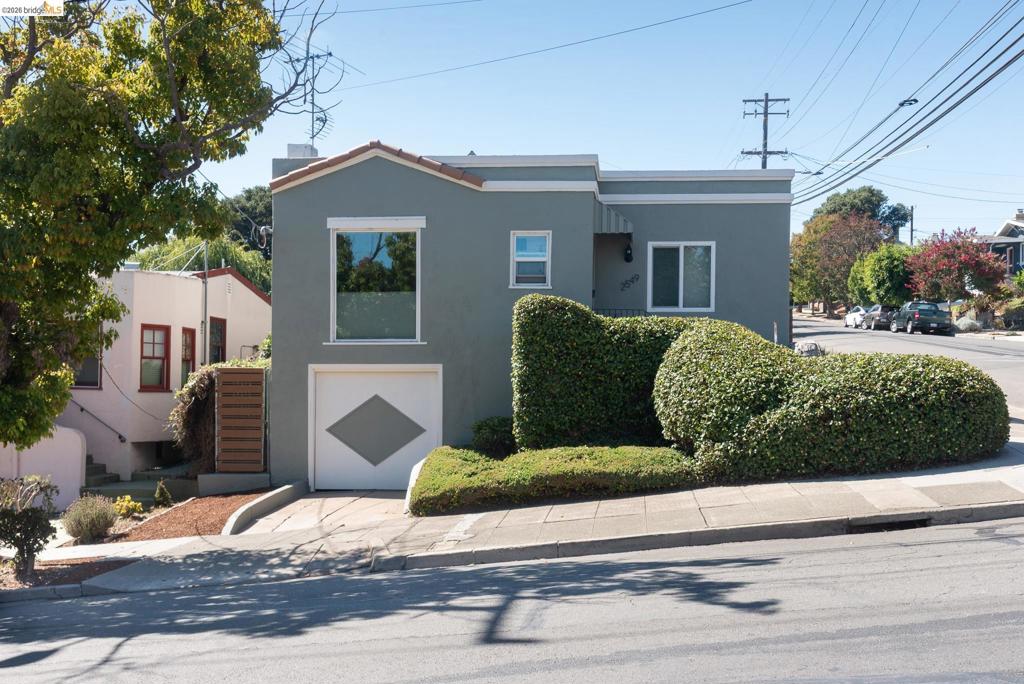 2549 Monticello Av Property Photo 1