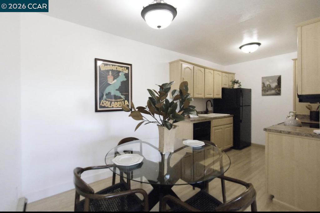100 Kinross Dr 30 Property Photo 7