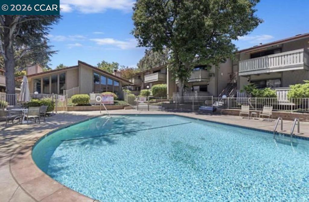 100 Kinross Dr 30 Property Photo 17