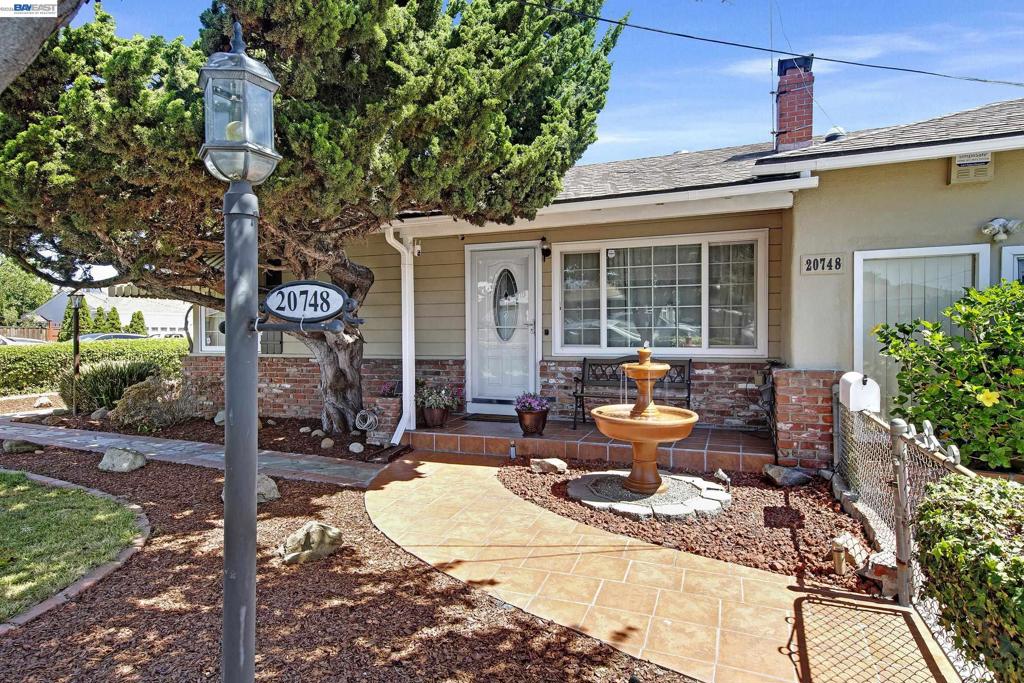 20748 Hathaway Ave Property Photo 1