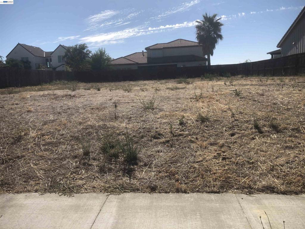 2252 Somerset Cir Property Photo 1