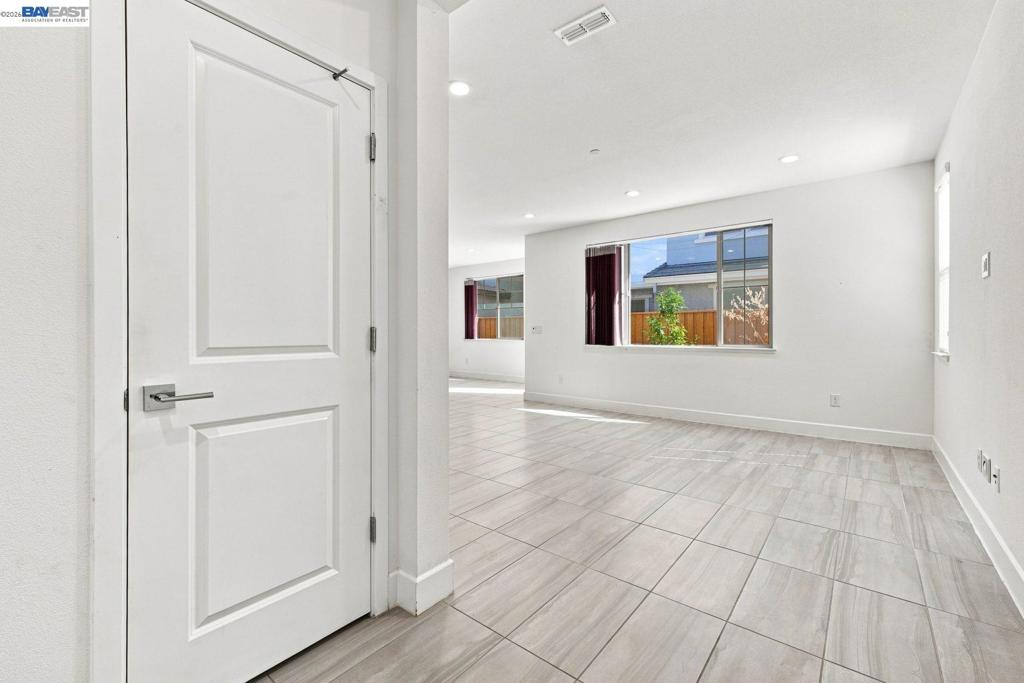 33 W Roccolino Ln Property Photo 8