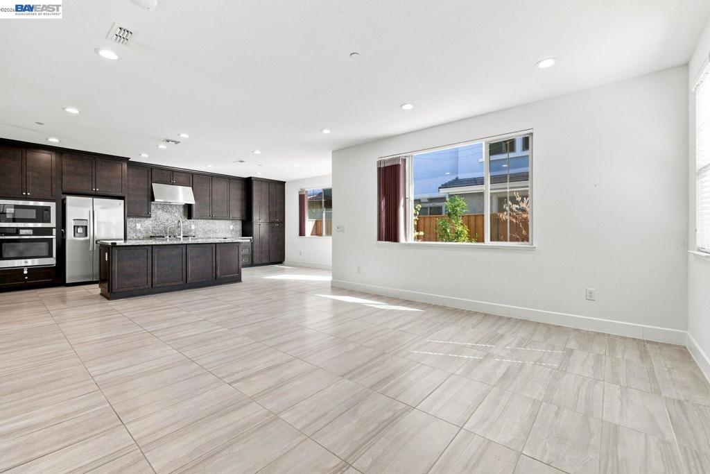 33 W Roccolino Ln Property Photo 9