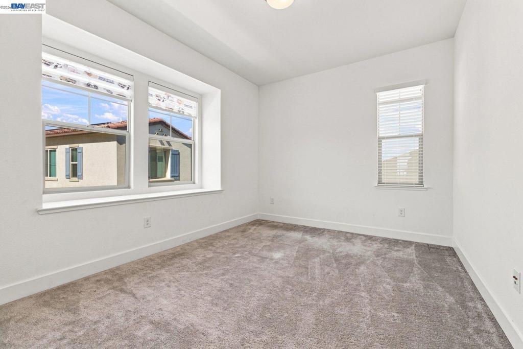 33 W Roccolino Ln Property Photo 31