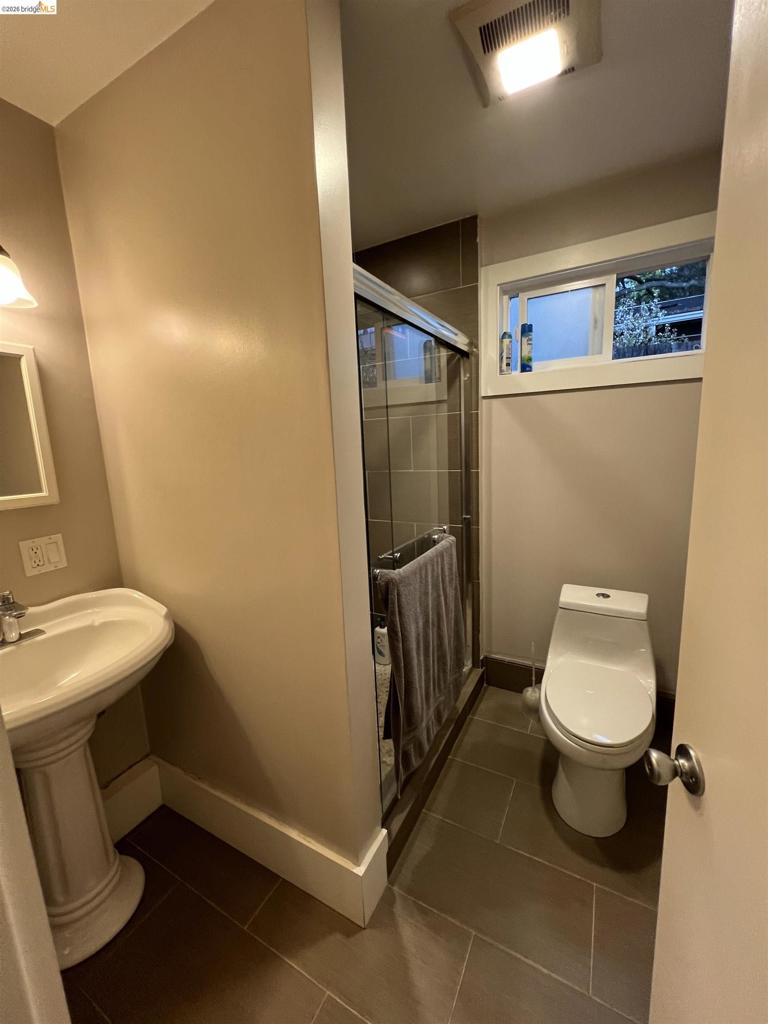 1423 Oxford St Property Photo 6