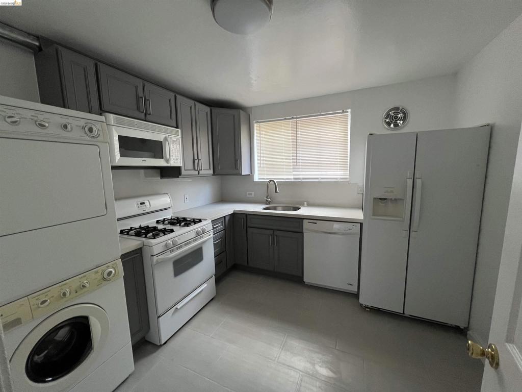 3244 Ellis St Property Photo 6