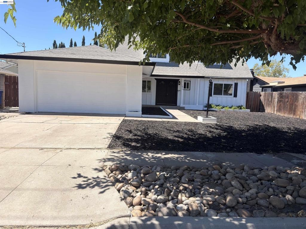 1859 Lynwood Dr Property Photo 1