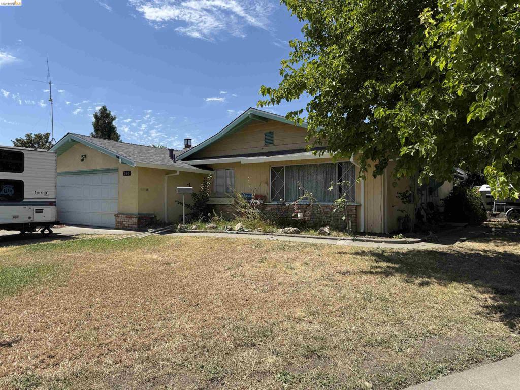290 Plum St Property Photo 1