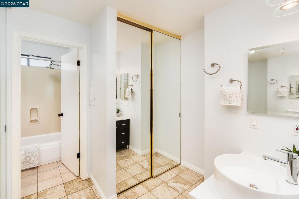1722 S Villa Way Property Photo 9