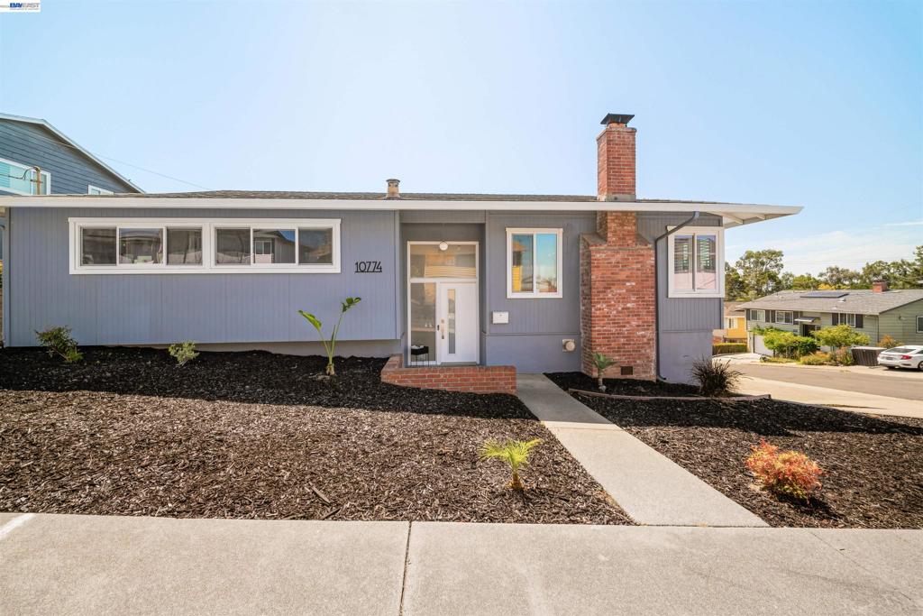10774 Hellman St Property Photo 5