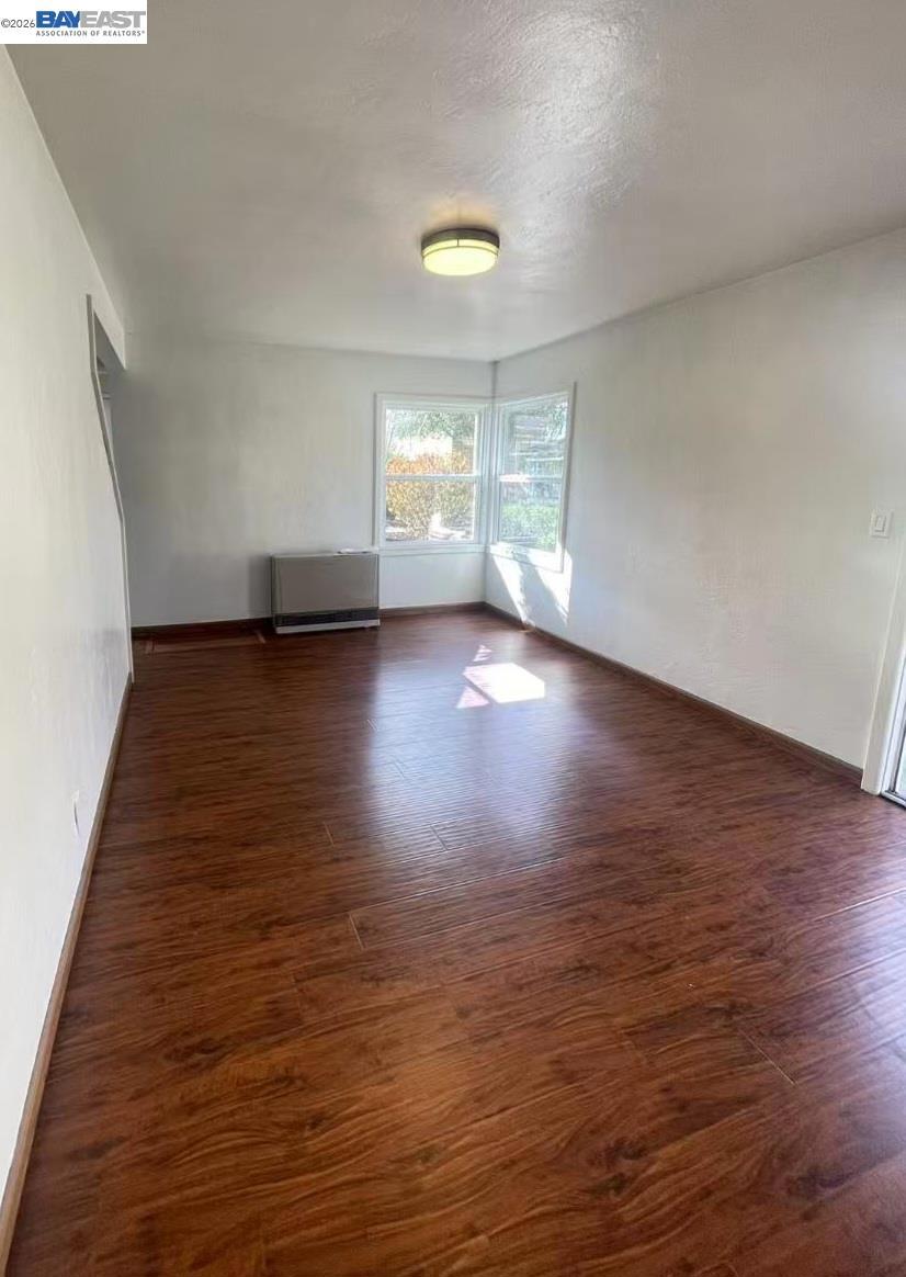 318 Cypress St D Property Photo 4