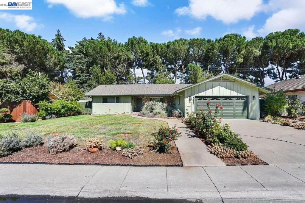 2465 W Benjamin Holt Dr Property Photo 1