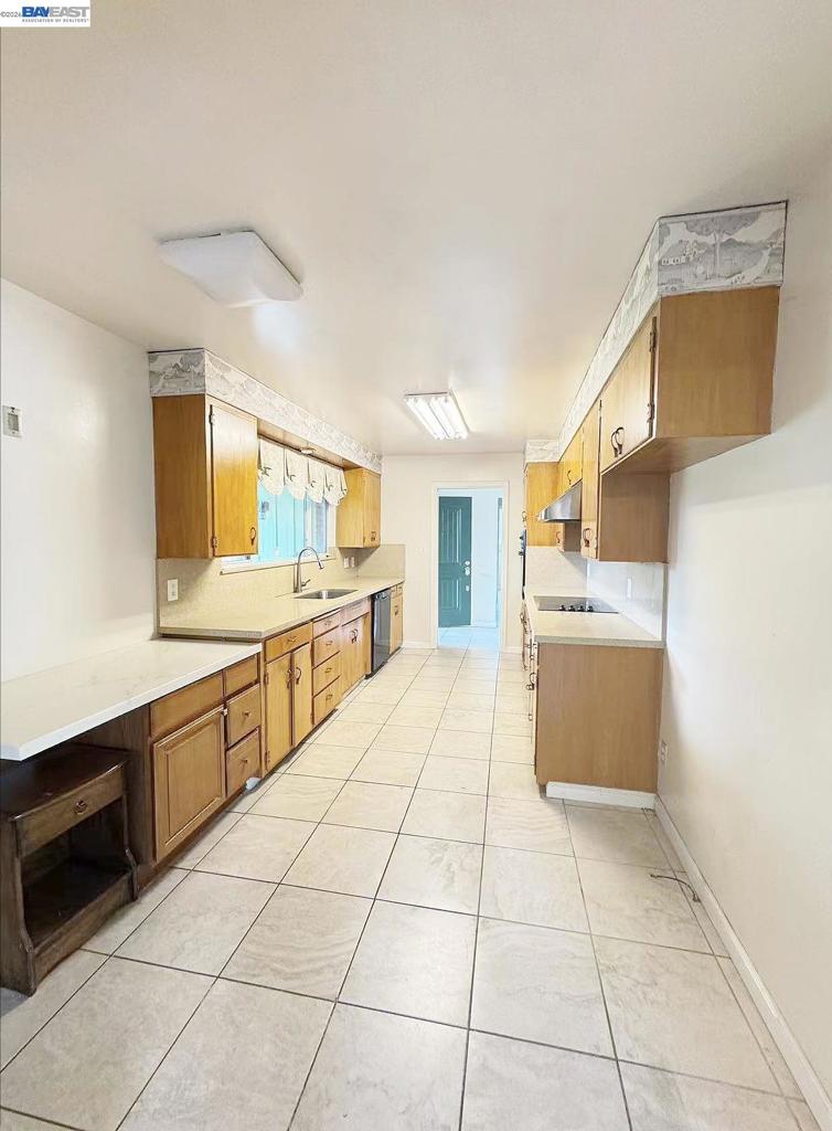 2465 W Benjamin Holt Dr Property Photo 5