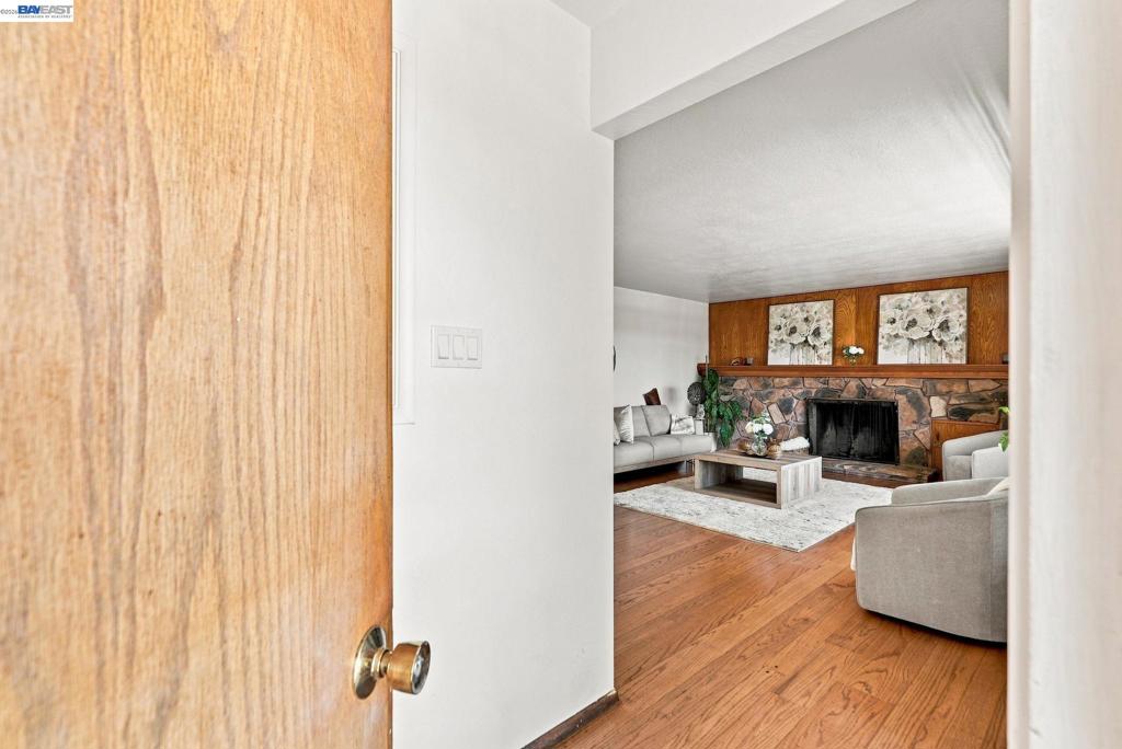 5760 Leona St Property Photo 3