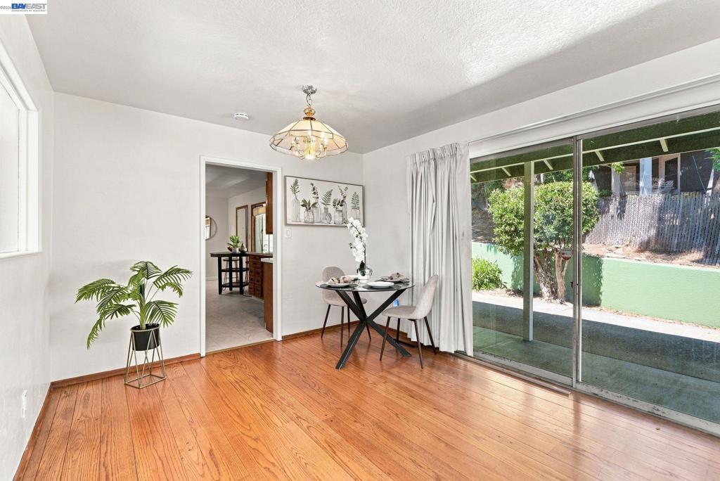 5760 Leona St Property Photo 8