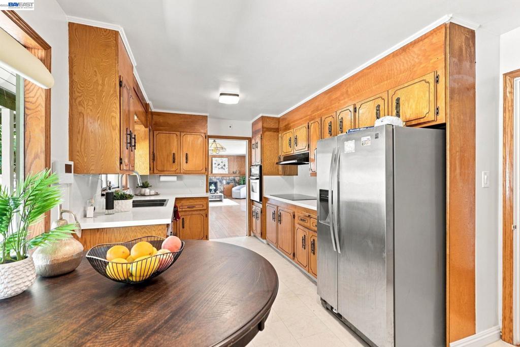 5760 Leona St Property Photo 11