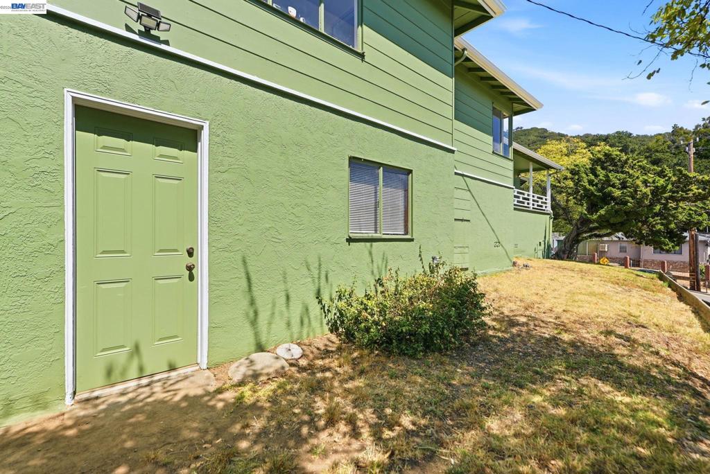 5760 Leona St Property Photo 32