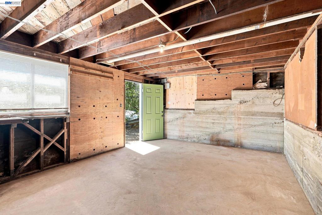 5760 Leona St Property Photo 33