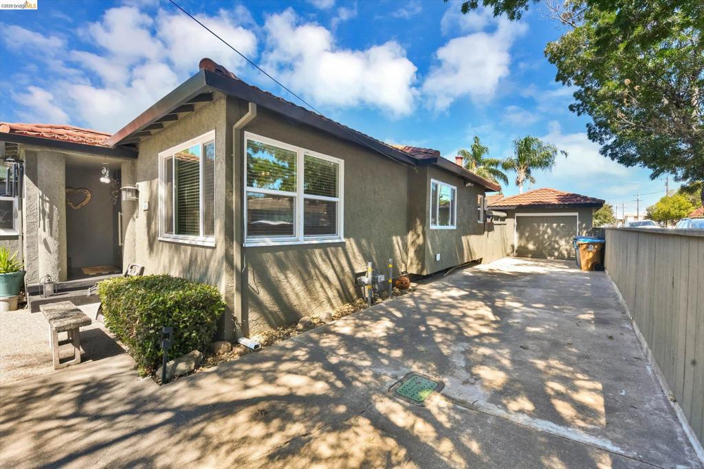 1411 C St Property Photo 3