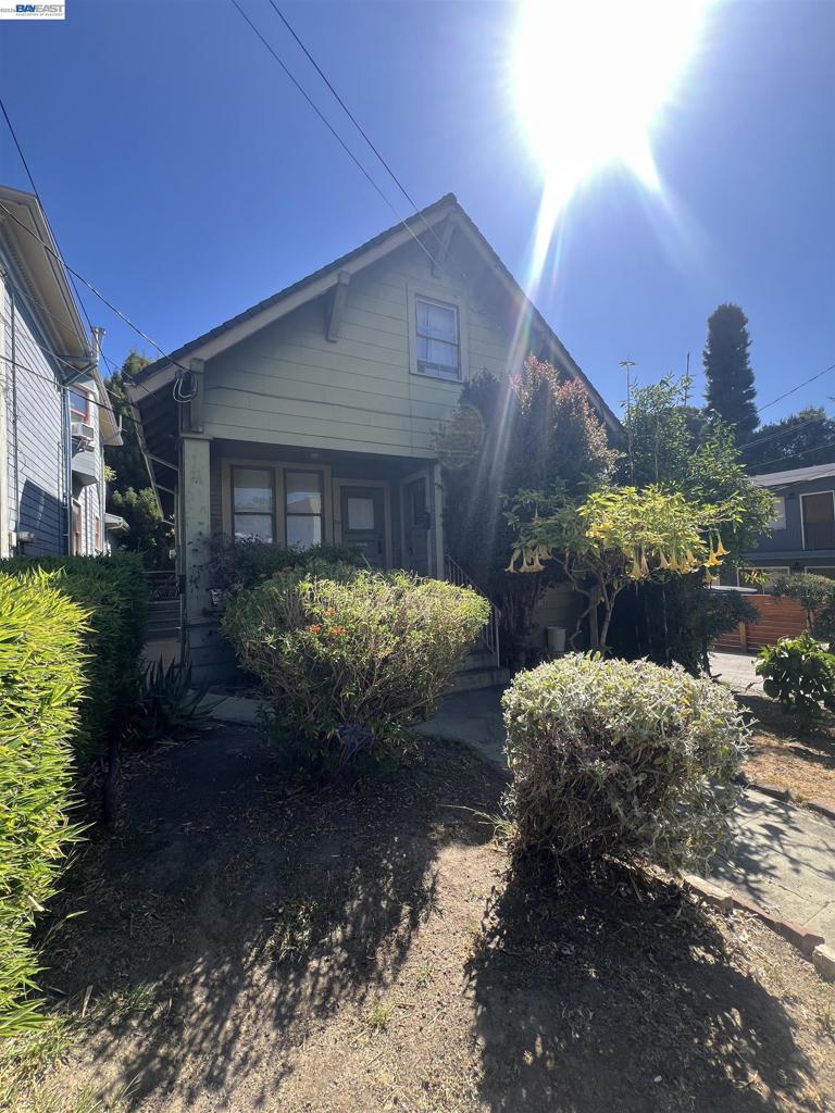 28 30 Yosemite Ave Property Photo 1