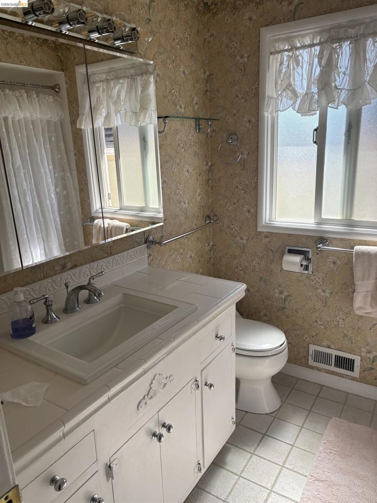 444 28th St Property Photo 10