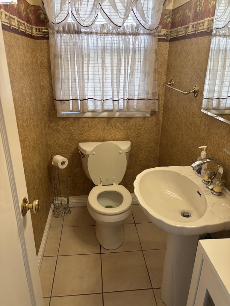 444 28th St Property Photo 11