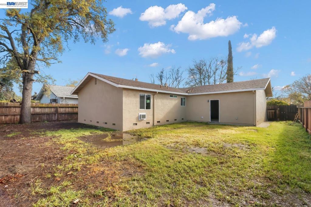 7025 Kermit Ln Property Photo 15
