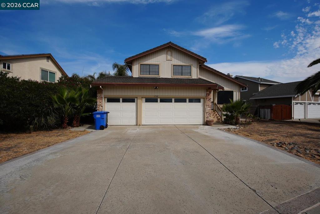 1732 Dolphin Pl Property Photo 3