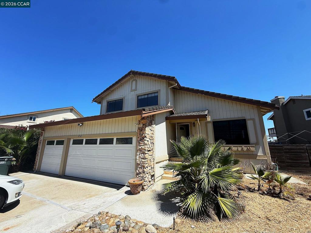 1732 Dolphin Pl Property Photo 5