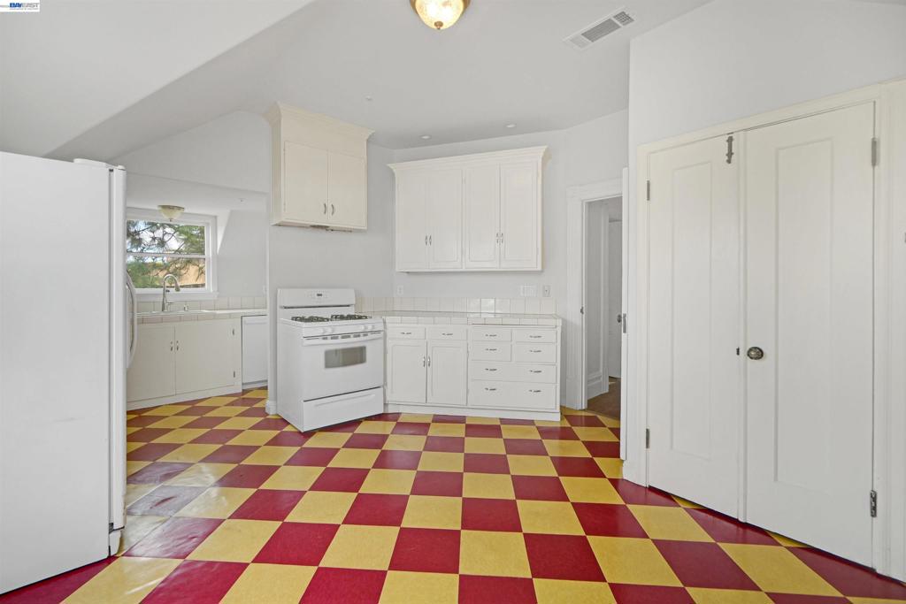 742 B St Property Photo 58