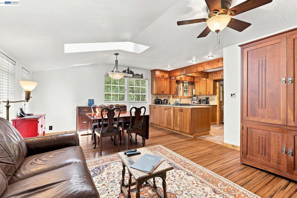 2315 Kilkare Rd Property Photo 8
