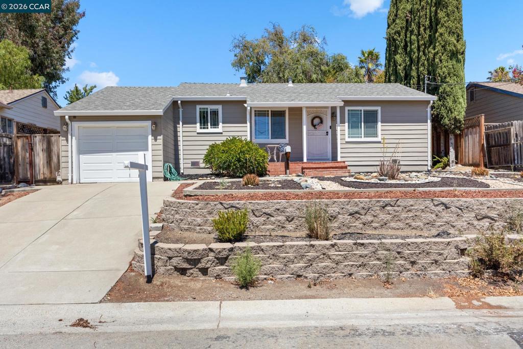 2437 Hemlock Avenue