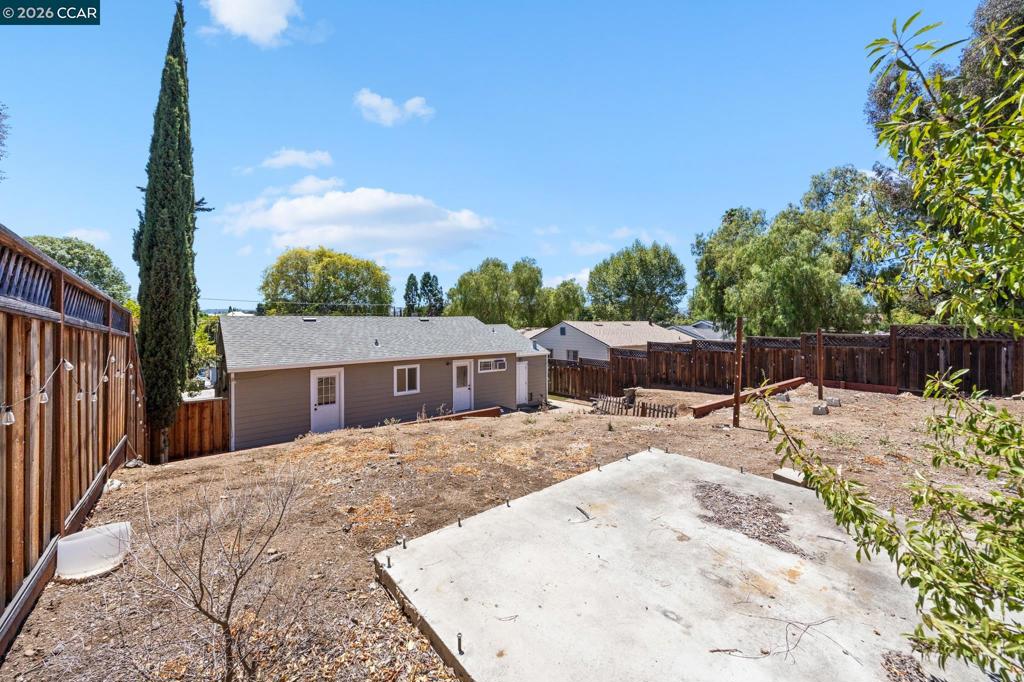 2437 Hemlock Avenue Property Photo 10
