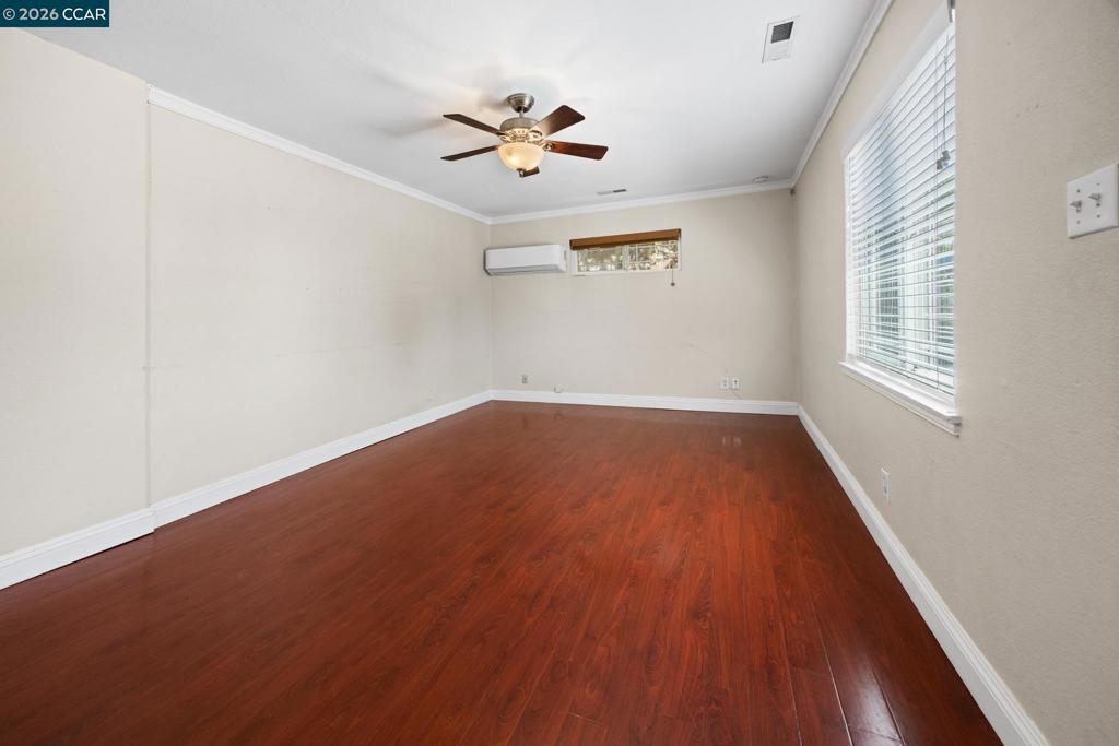 2437 Hemlock Avenue Property Photo 11