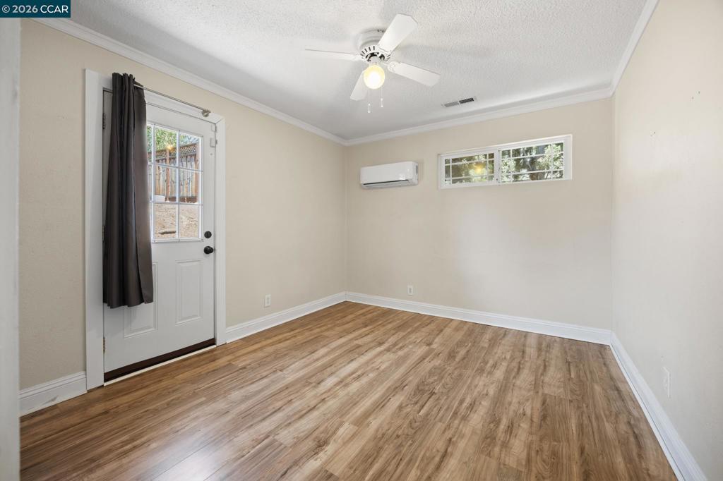 2437 Hemlock Avenue Property Photo 21
