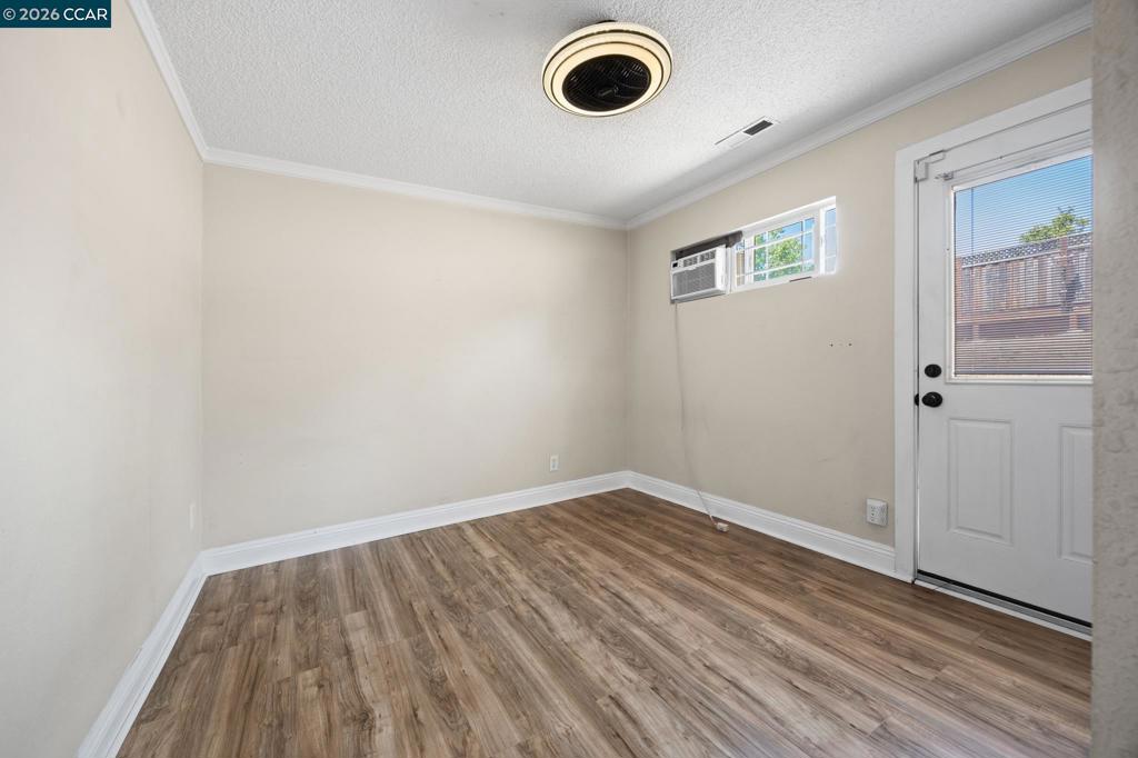 2437 Hemlock Avenue Property Photo 23