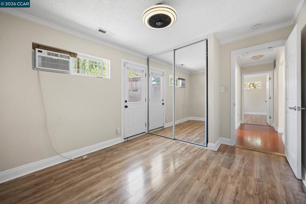 2437 Hemlock Avenue Property Photo 24