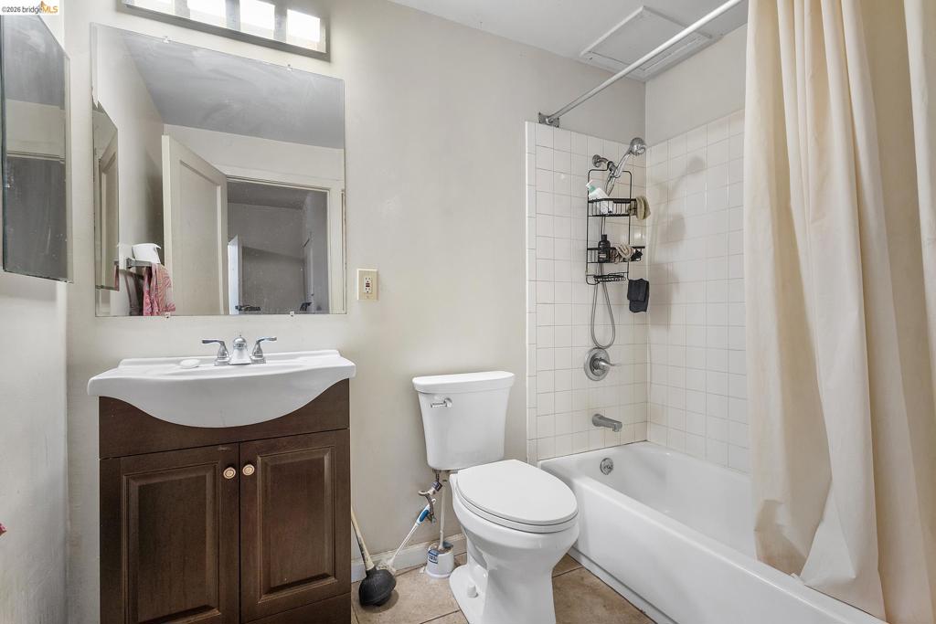 4609 Bond St Property Photo 8