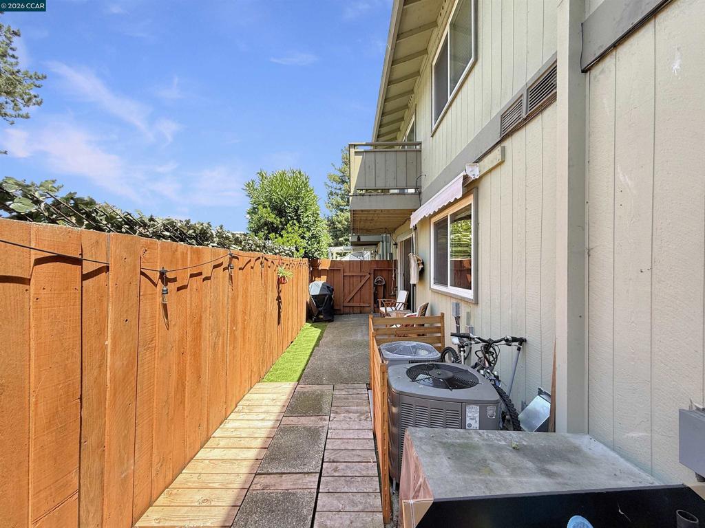 2548 Jones Rd 10 Property Photo 30