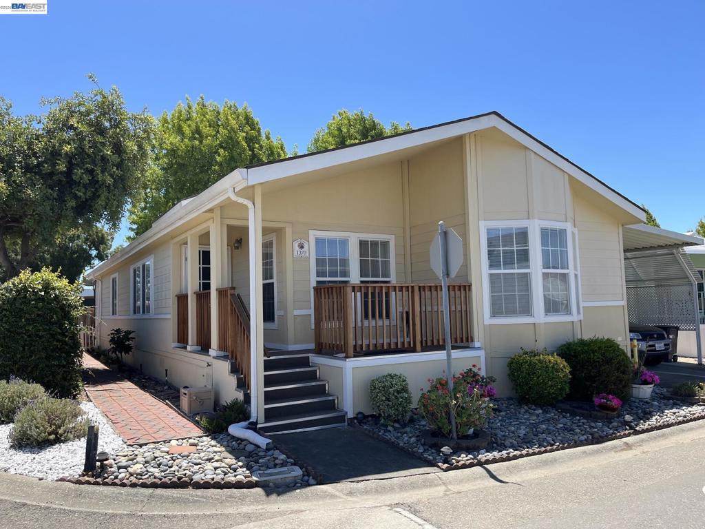 1370 Buckingham Way Property Photo 1