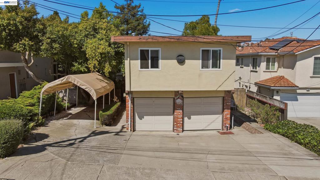 20940 Locust St Property Photo 2