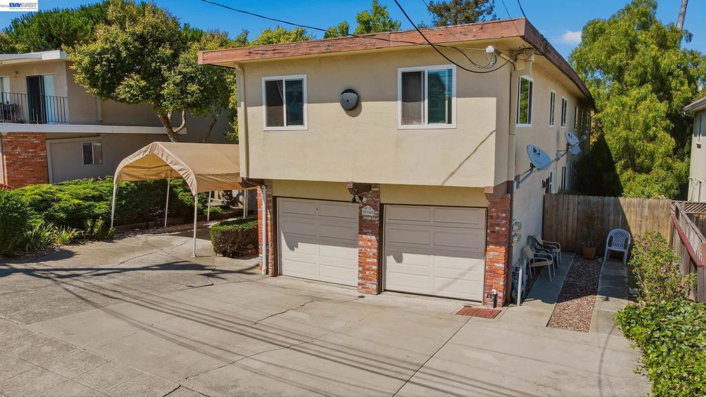 20940 Locust St Property Photo 3