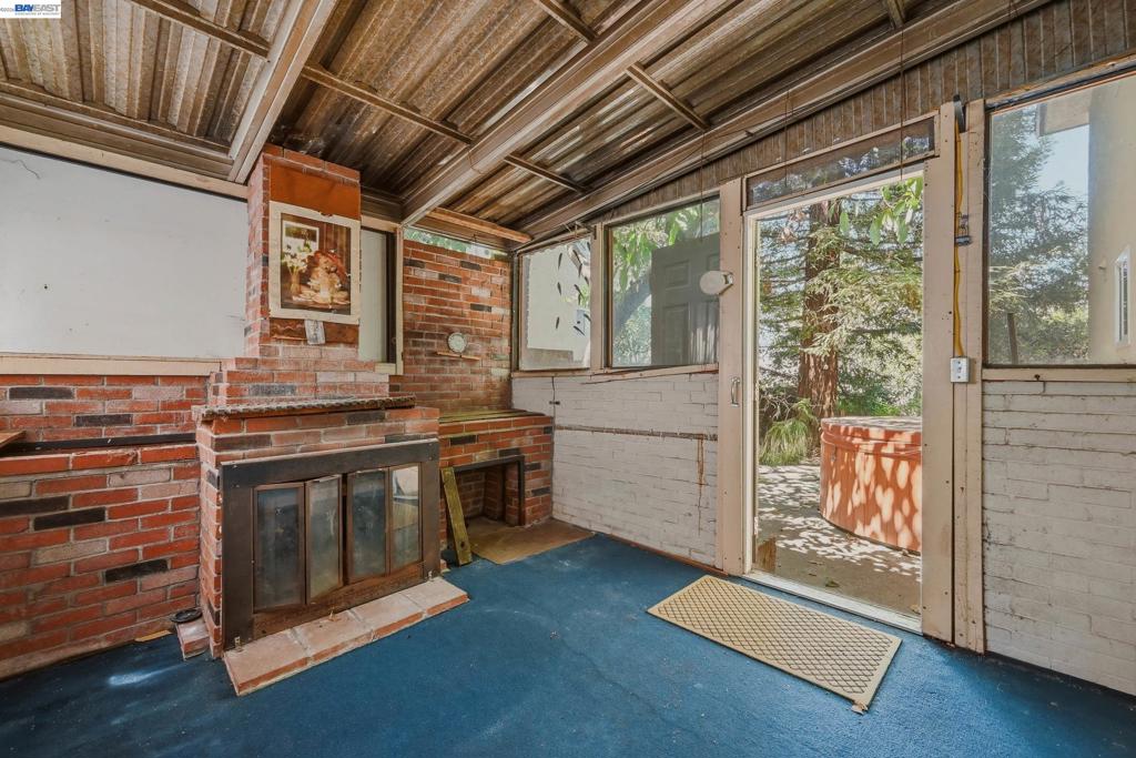 20940 Locust St Property Photo 8