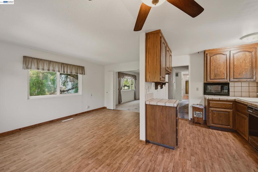 20940 Locust St Property Photo 10