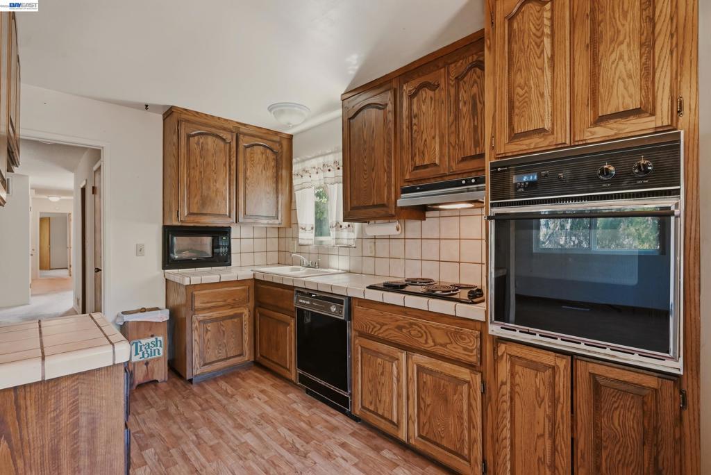 20940 Locust St Property Photo 14