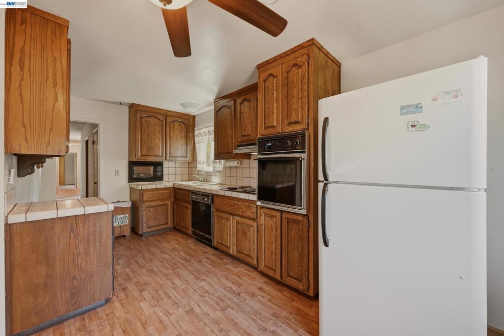 20940 Locust St Property Photo 15